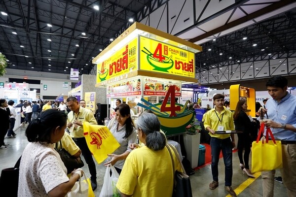 ชายสี่เปิดโครงการ “ชายสี่ช่วยคนสื่อ” ในงาน Smart SME EXPO 2019 ให้ยืมรถเข็นฟรี !