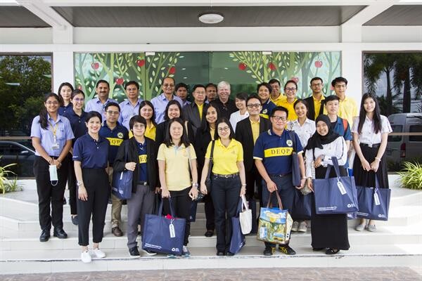 ภาพข่าว: เทพผดุงพรมะพร้าว ร่วมกับ สโมสรนครปฐม ยูไนเต็ด จัดกิจกรรม “TCC จูเนียร์ฟุตบอลคลินิก” แก่เด็กด้อยโอกาสในพื้นที่