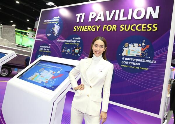 มิน – พีชญา เข้าร่วมพิธีเปิดงาน Thailand Industry Expo 2019 อย่างยิ่งใหญ่ และมินิคอนเสิร์ตจาก ก้อง สหรัถ