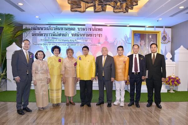 ด้วยสำนึกในพระมหากรุณาธิคุณเอนกอนันต์ งานประกวดแกะสลักผัก-ผลไม้ ผสานงานใบตอง ดอกไม้สด ครั้งที่ 21 ในหัวข้อ “เฉลิมพระเกียรติ บรมราชาภิเษก เอกอัครบารมีเลิศหล้า ทศมินทรมหาราชา”