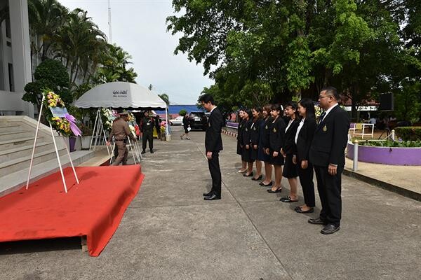 ม.อ.ตรัง ร่วมสักการะถวายพวงมาลา 'พระองค์เจ้ารพีพัฒนศักดิ์’ เนื่องในวันรพี ประจำปี 2562