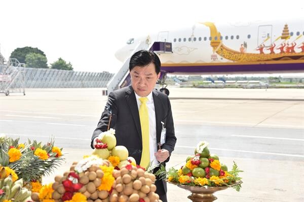 การบินไทยเปิดตัวภาพวาดแบบเรือพระที่นั่งสุพรรณหงส์บนเครื่องบิน