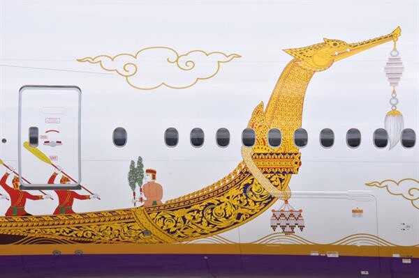 การบินไทยเปิดตัวภาพวาดแบบเรือพระที่นั่งสุพรรณหงส์บนเครื่องบิน