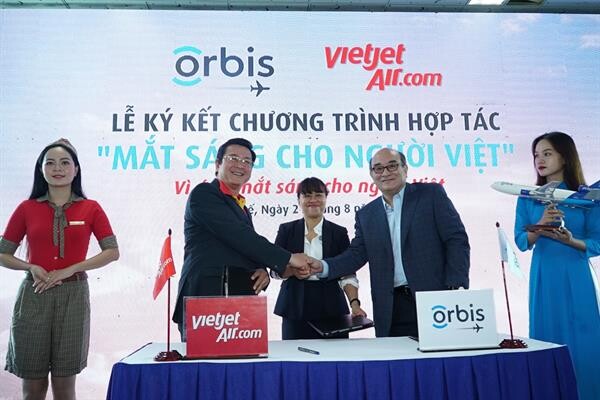 Vietjet and Flying Eye Hospital join hands to bring sight to millions of patients