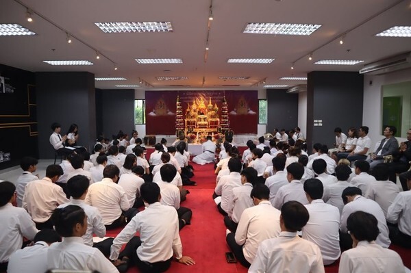 บูชาคุณแห่งครู! คณะสถาปัตย์ ม.ศรีปทุม จัดพิธีครอบครูไหว้ครูช่างสถาปัตยกรรม ประจำปีการศึกษา 2562 รุ่นที่ 26