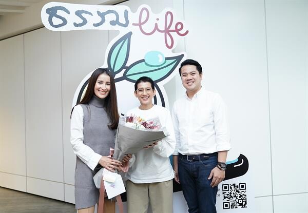 ภาพข่าว: แอน ทองประสม ร่วมยินดี อ้อม-สุนิสา ในงานเปิดตัว “ธรรมlife” ครั้งแรกของรายการธรรมะ บน LINE TODAY เข้าใจง่าย และนำไปปรับใช้ได้จริง