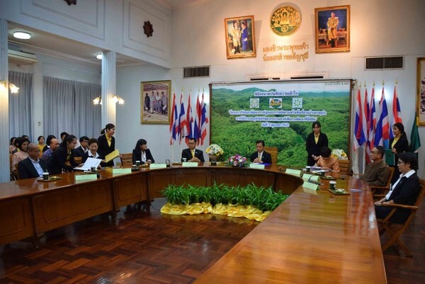 อ.อ.ป. ร่วมกับ บ.ปตท. - บ.สานพลังฯ ลงนาม 'วิจัยพัฒนาการปลูกและผลิตกาแฟ’ สายพันธุ์อะราบิกา - โรบัสตา ภายใต้ระบบการอนุรักษ์ที่ยั่งยืน /เล็ง 3 สวนป่านำร่อง