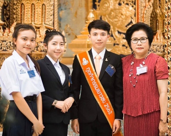 นศ.บัญชี ม.ศรีปทุม ทูตกิจกรรมเยาวชน! เฝ้าถวายสักการะ ”พระสังฆราช” เนื่องในวันเยาวชนแห่งชาติ ๒๕๖๒