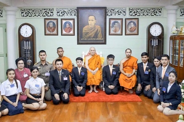 นศ.บัญชี ม.ศรีปทุม ทูตกิจกรรมเยาวชน! เฝ้าถวายสักการะ ”พระสังฆราช” เนื่องในวันเยาวชนแห่งชาติ ๒๕๖๒