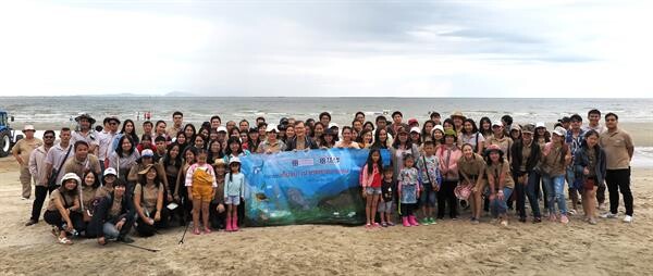 ภาพข่าว: ทีมกรุ๊ป จัดเก็บขยะชายหาดบางแสน