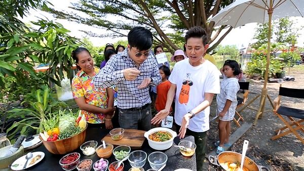 เอ-ไชยา ชวน ตี๋  วิวิศน์ ลุยแปลงกระเฉดสัมผัสวิถีชีวิตชุมชน