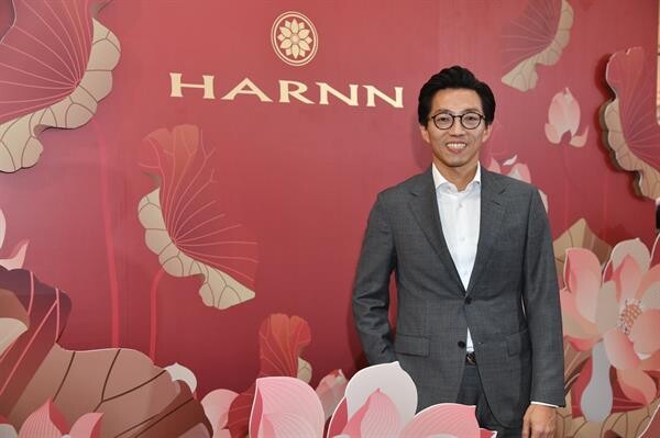 “ธนจิรา” ฉลองครบรอบ 20 ปีแบรนด์ “HARNN” ประกาศวิสัยทัศน์ใหม่ โชว์แผนโรดแมป 3 ปี เดินหน้าขับเคลื่อนธุรกิจด้วยกลยุทธ์ HARNN Holistic ตั้งเป้าปี 2565 ดันรายได้รวม HARNN ทะลุ 800 ล้านบาท พร้อมลุยสร้างประวัติศาสตร์หน้าใหม่