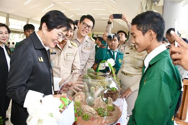 รมช.คุณหญิงกัลยา ลงพื้นที่เปิดบ้าน 50 ปี เกษตรเขาเขียว มุ่งเน้นเยาวชนภาคเกษตร ฝึกฝนพัฒนาตนเองให้เป็นผู้นำด้านการเกษตร