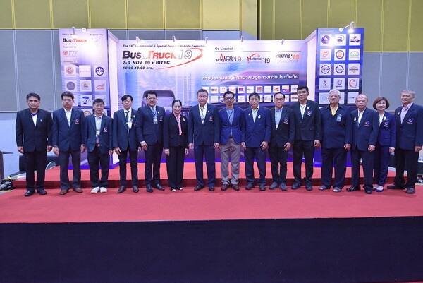 ภาพข่าว: สมาคมอู่กลางการประกันภัยร่วมงาน BUS & TRUCK 2019 พร้อมเซ็น MOU พัฒนาระบบการทำงาน ยุค 4.0