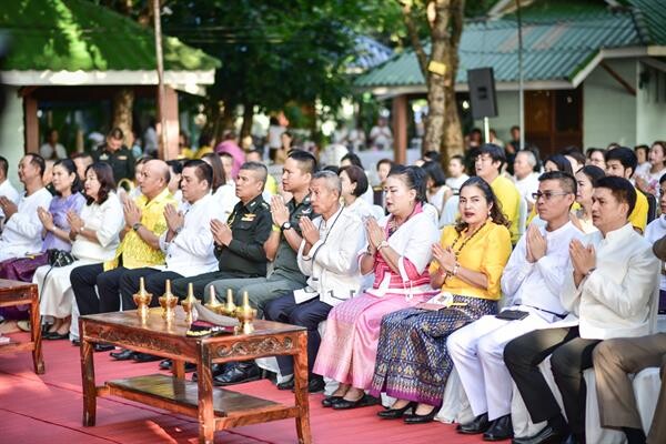 ไวไว ร่วมพิธีตักบาตรเทโว ในงานประเพณีออกพรรษา ลอยประทีปบูชา พุทธกตัญญู จ.ขอนแก่น ประจำปี 2562