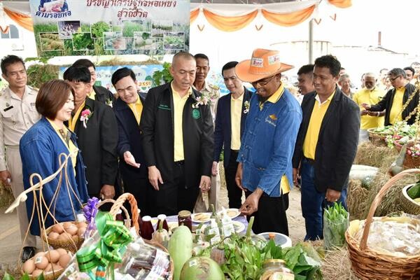 รัฐมนตรีว่าการกระทรวงเกษตรและสหกรณ์ลงพื้นที่จังหวัดชุมพร ตรวจเยี่ยมโรงสกัดน้ำมันปาล์มสหกรณ์นิคมท่าแซะ จำกัด ผลิตกระแสไฟฟ้าจากน้ำทิ้งของโรงงาน