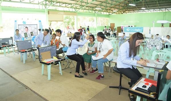 แว่นท็อปเจริญ ร่วมกับ มูลนิธิวันไซท์ เดินหน้าสานต่อโปรเจกต์ใหญ่ เปิดโลกใบใหม่ให้กับผู้ด้อยโอกาสที่มีปัญหาทางสายตาทั่วประเทศ