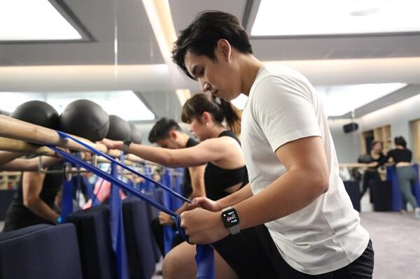 ฟิตบิท ชวน Friends of Fitbit ร่วมวัดอัตราการเต้นหัวใจกับ Versa 2 พร้อมพาออกกำลังแบบบาร์เอ็กเซอร์ไซส์ ณ ฟิซีค 57