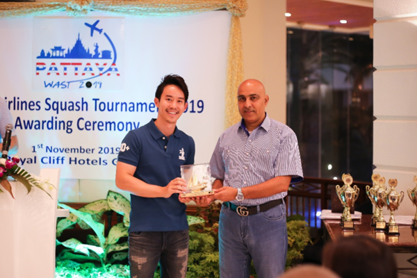 คณะกรรมการ World Airlines Squash Tournament มอบรางวัลการันตีการบริการที่โดดเด่น แก่ทีมงานรอยัล คลิฟ และฟิตซ์ คลับ