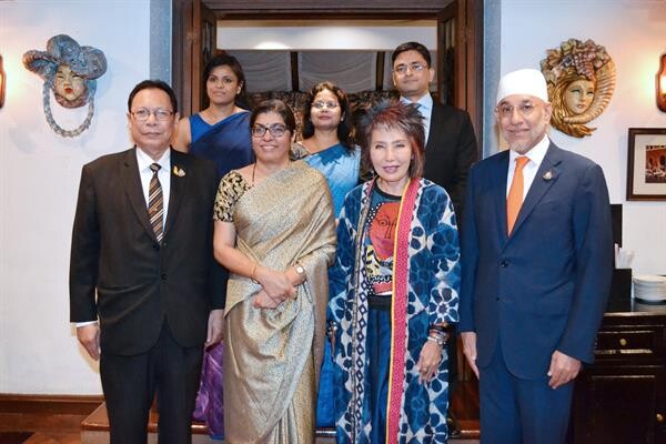 ภาพข่าว: คุณหญิงพรทิพย์ โรจนสุนันท์ สมาชิกวุฒิสภาและประธานกลุ่มมิตรภาพสมาชิกรัฐสภาไทย-อินเดีย และคณะ ให้การต้อนรับเอกอัครราชทูตสาธารณรัฐอินเดียประจำประเทศไทย