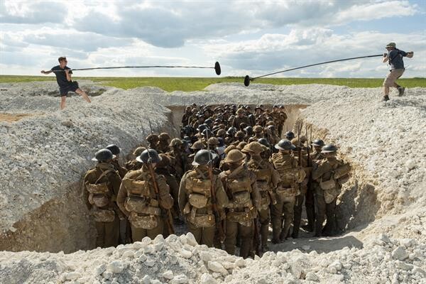 1917 คว้า 2 รางวัลลูกโลกทองคำ ในสาขาภาพยนตร์ยอดเยี่ยมประเภทดราม่าและสาขาผู้กำกับยอดเยี่ยม