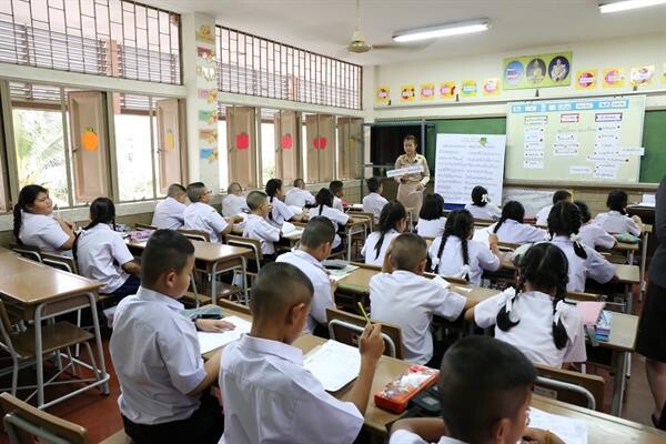 สมศ.แนะครูยุคใหม่ให้ผันตัวเป็น “ไลฟ์โค้ช” พร้อมเผยทักษะ 4 ด้านที่ต้องเติมให้เด็ก “ใช้เทคโนโลยีสอน – กระตุ้นระบบความคิด – สร้างทักษะชีวิต - เปลี่ยนครูเป็นผู้ชี้แนวทาง”