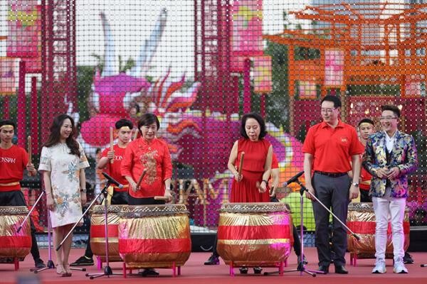 ฉลองตรุษจีนปีหนูทอง มหามงคล สุดยิ่งใหญ่ริมฝั่งแม่น้ำเจ้าพระยา “THE ICONSIAM ETERNAL PROSPERITY CHINESE NEW YEAR 2020” ตื่นตากับสุดยอดโชว์คณะกายกรรมอันดับ 1 จากสาธารณรัฐประชาชนจีน  การแสดงพญามังกรคู่และการเชิดสิงโตสุดอลังจากสมาคมอุปรากรจีน ณ ไอคอนสยาม