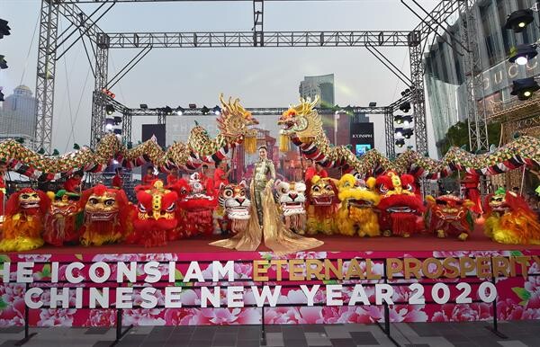 “THE ICONSIAM ETERNAL PROSPERITY CHINESE NEW YEAR 2020” เบิกฟ้าตรุษจีนปีหนูทอง มหามงคล!! “แพนเค้ก-เขมนิจ” ปังทุกมุมแปลงโฉมเป็นนางฟ้าลั่นกลองควงคู่ พญาราชสีห์ 4 มณฑล และพญามังกรคู่ประทานพร เสริมสิริมงคลรับโชคครั้งยิ่งใหญ่ ริมฝั่งแม่น้ำเจ้าพระยา ณ ไอคอนสยาม