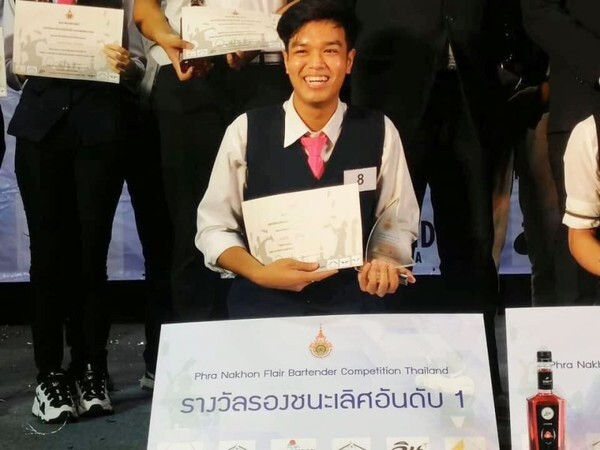 นศ.การโรงแรม ม.ศรีปทุม โชว์ Skill คว้ารางวัล แข่งขันผสมเครื่องดื่มบาร์เทนเดอร์ (ระดับชาติ)