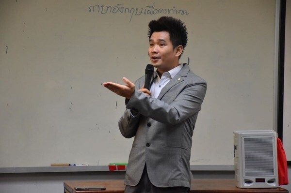 ภาพข่าว: "5 ให้ พี่น้องแรงงานไทย สุขใจถ้วนหน้ากับของขวัญปีใหม่ 2563 " สพร.9 พิษณุโลก ให้ความรู้แก่แรงงาน เปิดฝึกอบรมภาษาอังกฤษเพื่อการทำงาน