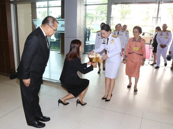 ภาพข่าว: พระองค์ภาฯ เสด็จรับการทูลเกล้าฯ ถวายรางวัลองค์กรที่มีผลงานดีเด่นด้านการส่งเสริม ปกป้อง และคุ้มครองสิทธิมนุษยชน ประจำปี 2562