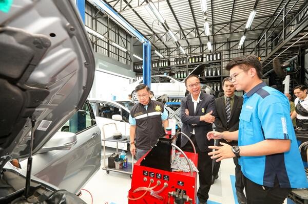 ศูนย์บริการยานยนต์ FIT Auto ร่วมกับกรมควบคุมมลพิษฯ และสภาอุตสาหกรรมแห่งประเทศไทย กับ “โครงการศูนย์/อู่บริการซ่อมรถ ลดฝุ่น PM 2.5”