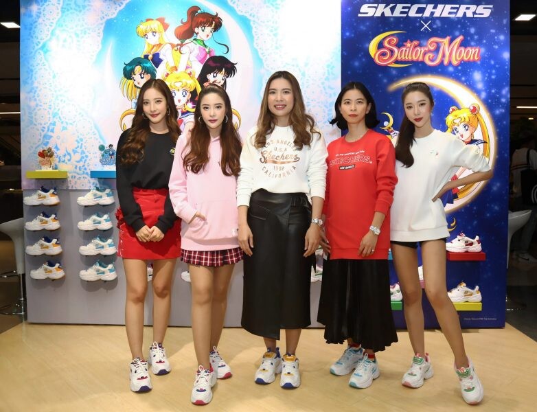 ภาพข่าว: SKECHERS X SAILOR MOON เปิดตัวอย่างเป็นทางการในเมืองไทย สัมผัสพลังแห่งจันทราผ่านรองเท้า และเสื้อผ้าในสไตล์สตรีทแฟชั่น