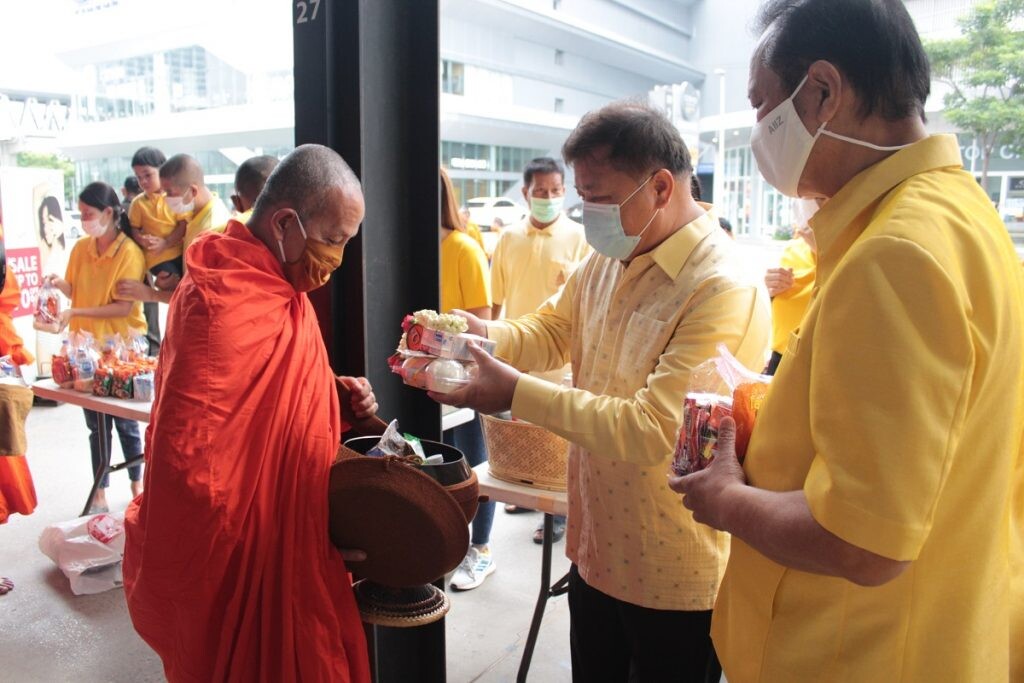 บีแลนด์ จัดพิธีทำบุญตักบาตรถวายพระราชกุศลเนื่องในวันคล้ายวันสวรรคตรัชกาลที่ 9