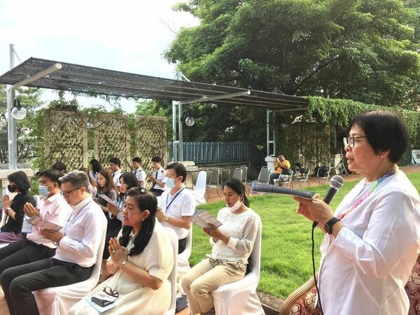 ม.ศรีปทุม เสริมบุญบารมี สวดมนต์ นั่งสมาธิ เดินจงกรม สร้างบุญกุศลและเสริมสิริมงคลแก่ชีวิต