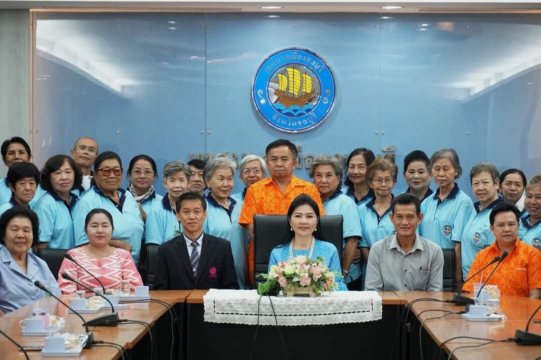 ม.ศรีปทุม ชลบุรีเข้าร่วมพิธีเปิดโครงการโรงเรียนผู้สูงอายุเทศบาลเมืองชลบุรี