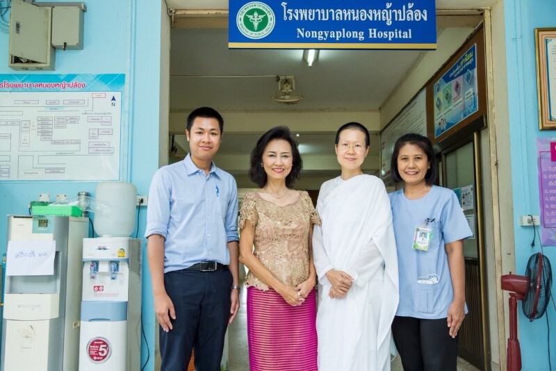 "พีไฟว์กรุ๊ป" มอบเงินให้โรงพยาบาลหนองหญ้าปล้อง จ.เพชรบุรี