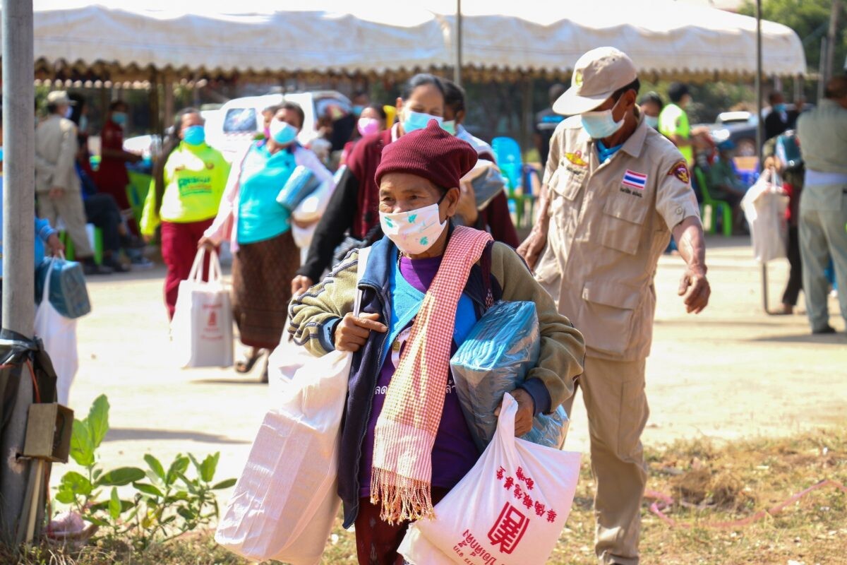 มูลนิธิป่อเต็กตึ๊ง มอบผ้าห่มพร้อมถุงยังชีพ บรรเทาทุกข์แก่ผู้ประสบภัยหนาวในถิ่นทุรกันดาร 19 จังหวัดภาคอีสาน