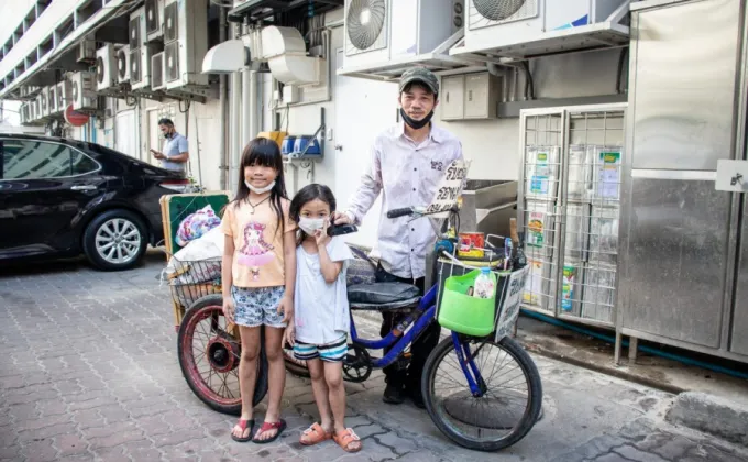 ดีไฮจีนิค (De Hygienique) ร่วมสนับสนุนคุณพ่อช่างซ่อมรองเท้า