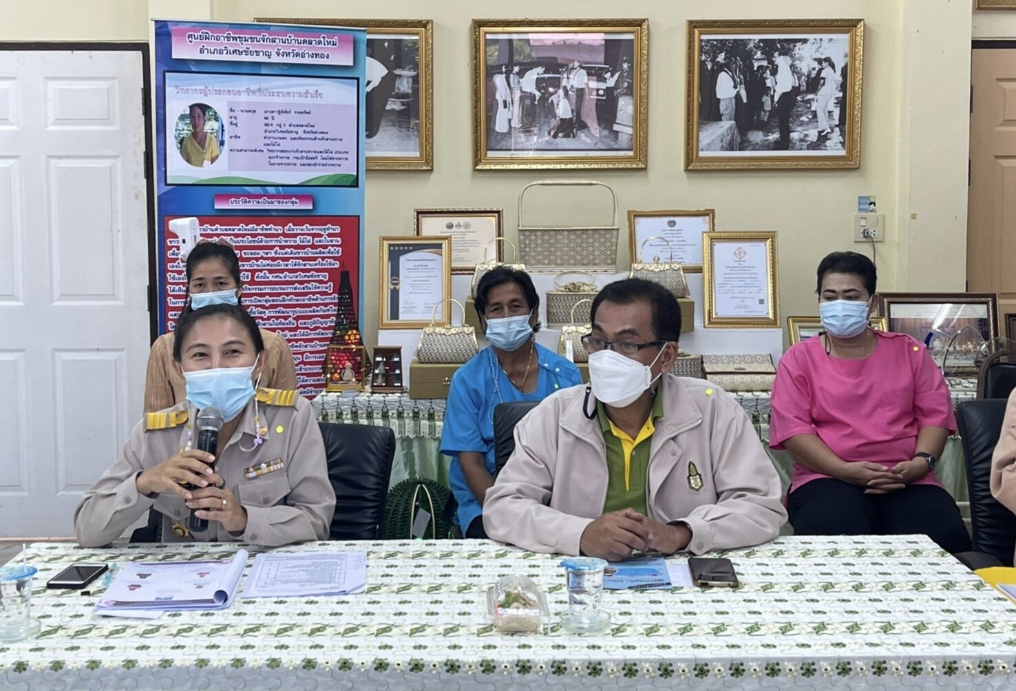 พช.อ่างทอง ชื่นชม เชิดชูเกียรติ คนกองทุนพัฒนาบทบาทสตรี ประจำปี 2564