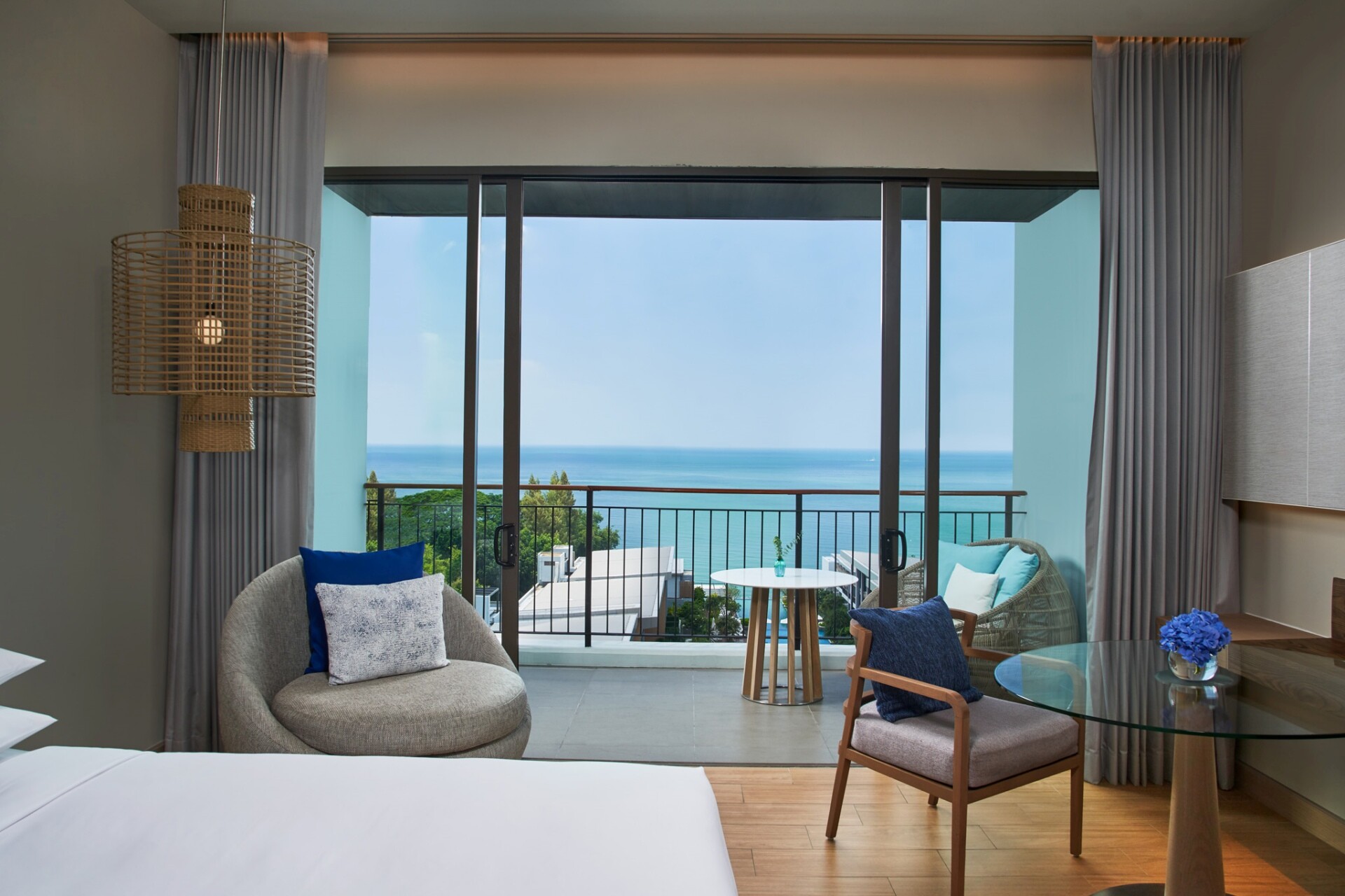 STAY 3 PAY 2 at Renaissance Pattaya