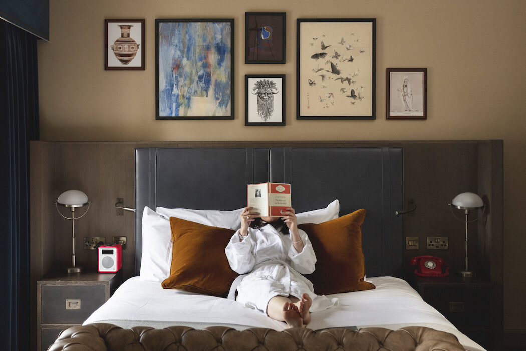 วิถีการเดินทางแบบหนอนหนังสือ: โรงแรมและภัตตาคาร Kimpton เปิดตัวคลับคนรักหนังสือใหม่