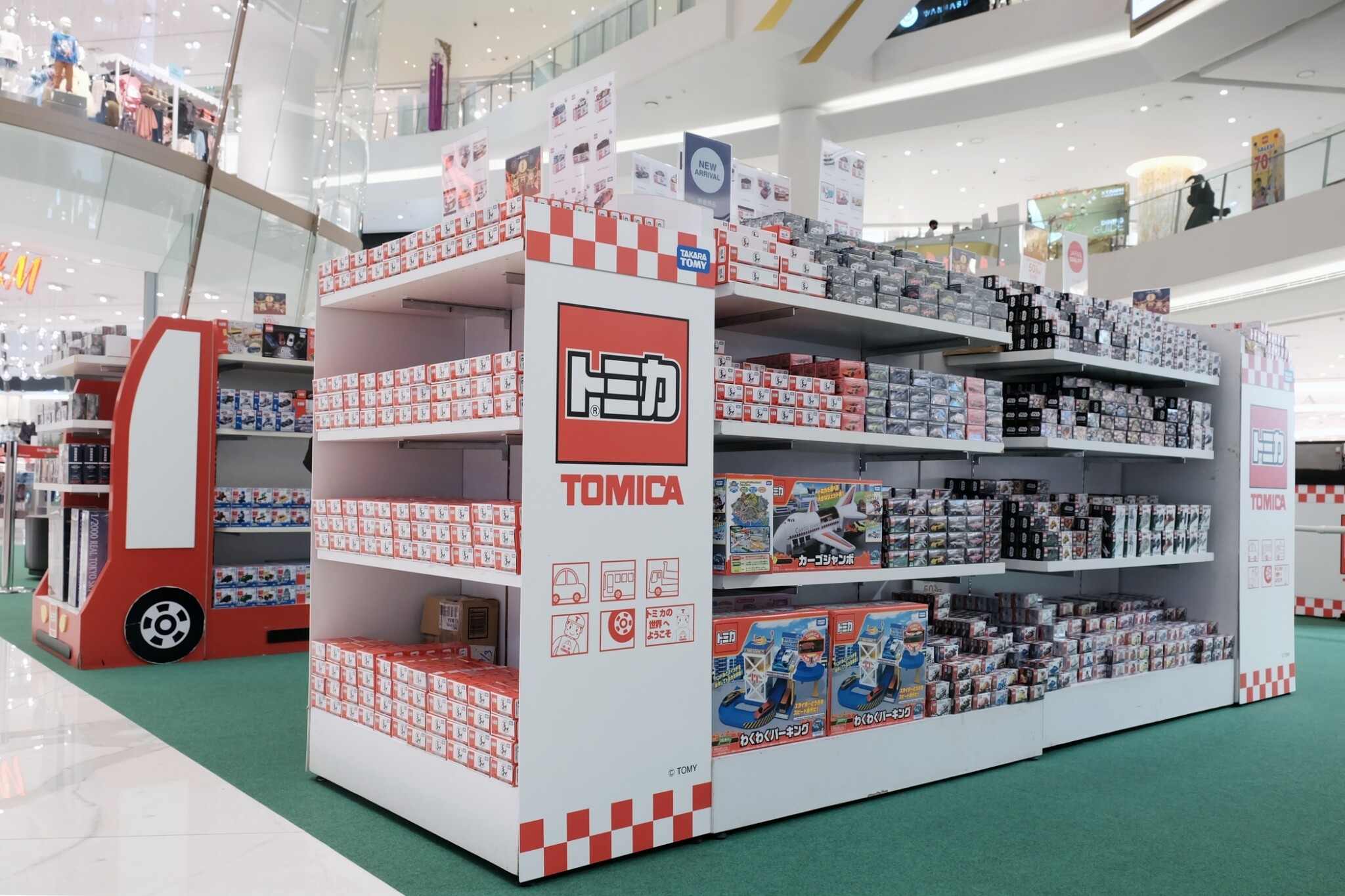 ห้างสรรพสินค้าสยาม ทาคาชิมายะ ณ ไอคอนสยาม จัดงาน "TAKARA TOMY TOY FAIR" (ทาการะ โตมี่ ทอย แฟร์) รวมทัพของเล่นแบรนด์ดังจากญี่ปุ่นครั้งแรกในไทย วันนี้ - 1 พฤศจิกายน ณ เจริญนคร ฮอลล์  ไอคอนสยาม