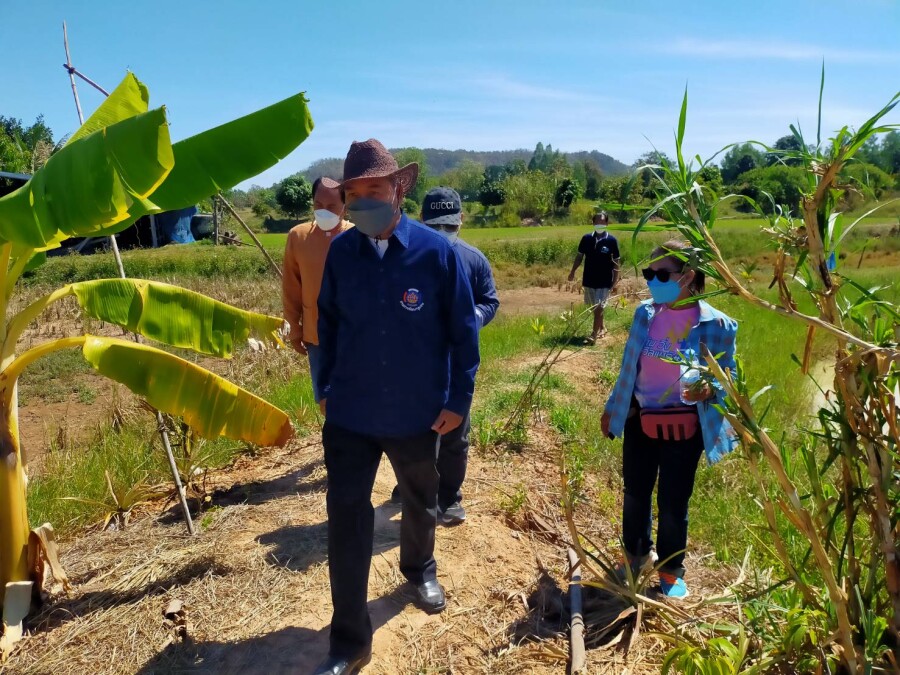 ผู้ตรวจราชการกรมการพัฒนาชุมชนลงพื้นที่ติดตามการดำเนินงานโครงการพัฒนาพื้นที่ต้นแบบการพัฒนาคุณภาพชีวิตตามหลักทฤษฎีใหม่ประยุกต์สู่ "โคก หนอง นา" พช.