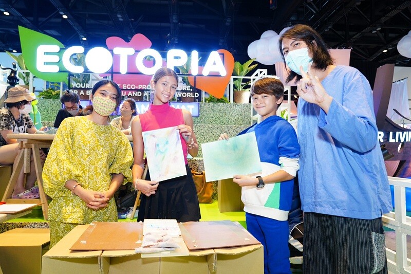 ซินดี้ บิชอพ จูงมือครอบครัวร่วมกิจกรรมปลูกฝังแนวคิดรักษ์โลกที่บูธ ECOTOPIA