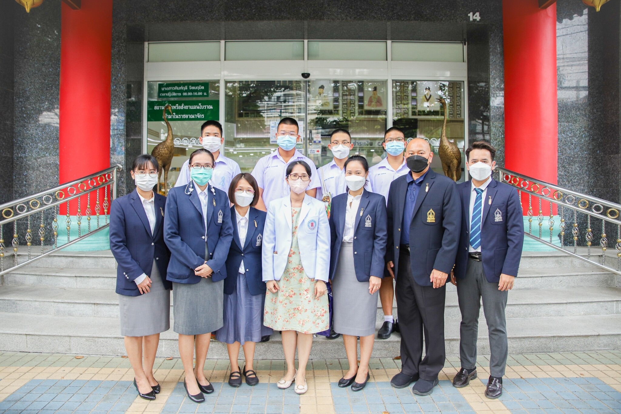 คลินิกการแพทย์แผนจีนหัวเฉียว ต้อนรับคณะอาจารย์และนักเรียนจากวชิราวุธวิทยาลัย เข้าเยี่ยมชมและศึกษาดูงานด้านการแพทย์แผนจีน