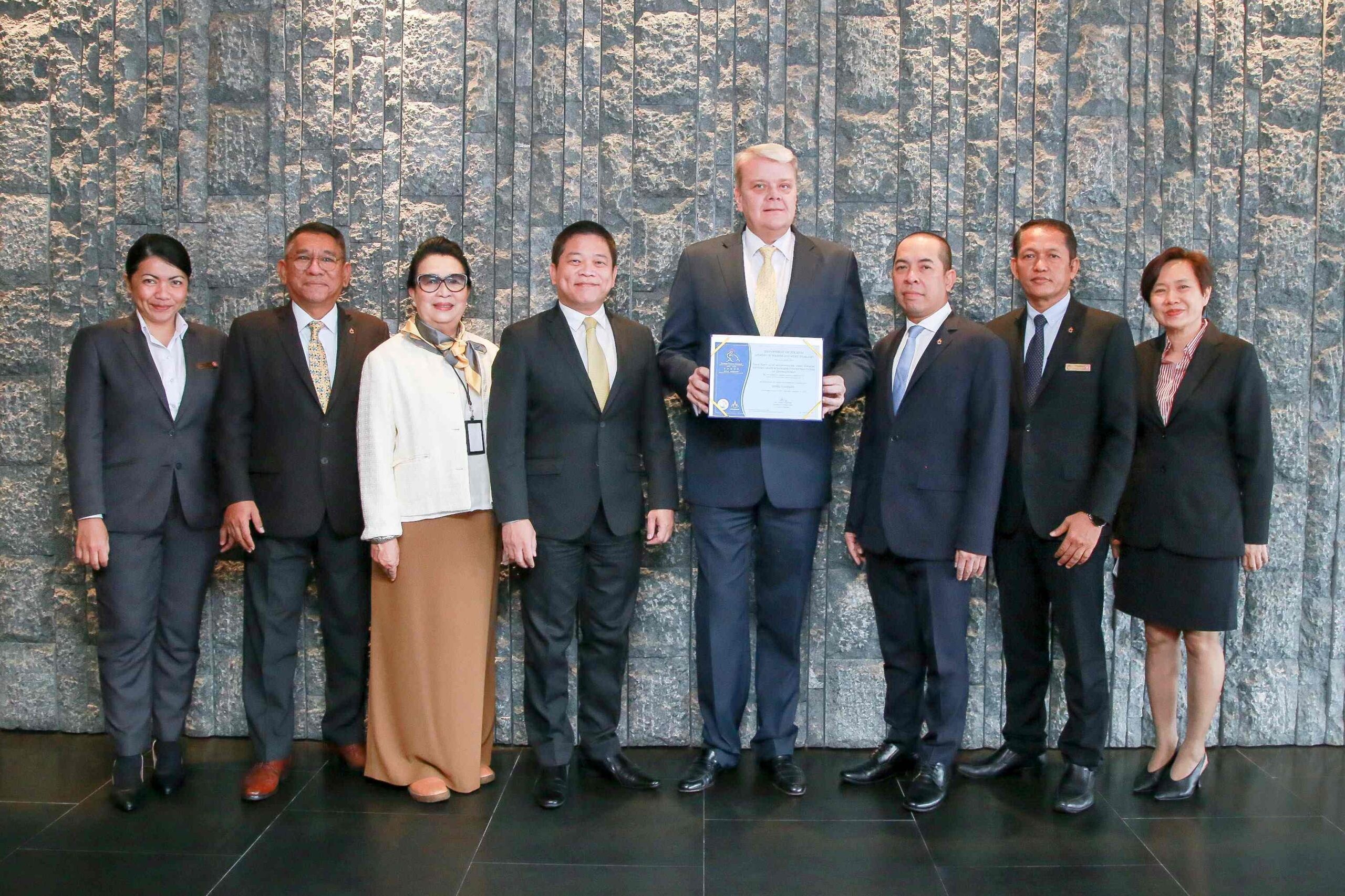 Centara Grand &amp; Bangkok Convention Centre at CentralWorld receives the Hotel Standard Award 2023-2025