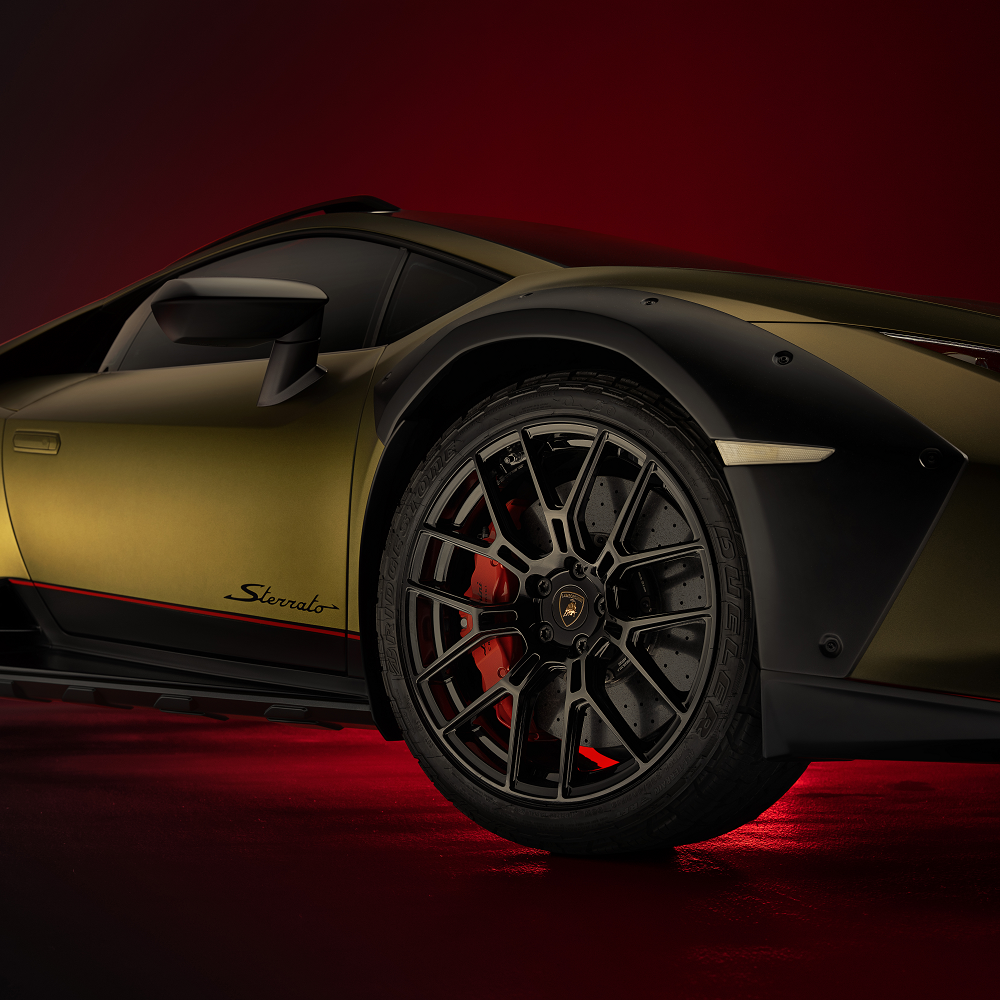 Bridgestone Partners with Lamborghini to Develop Supercar Run-Flat All-Terrain Tyre for the Hurac?n Sterrato