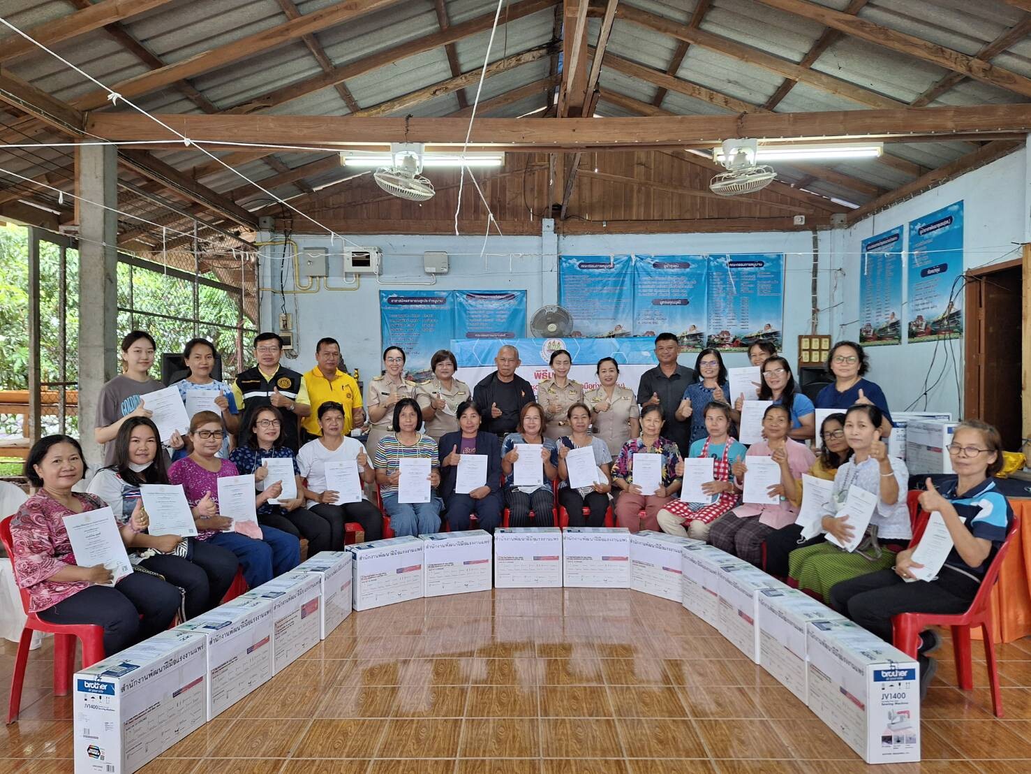 สำนักงานพัฒนาฝีมือแรงงานแพร่ มอบเครื่องมือพื้นฐานชุดการฝึกโครงการพัฒนาทักษะเฉพาะให้แก่แรงงานนอกระบบที่ถือบัตรสวัสดิการแห่งรัฐ รุ่นที่ 13/2566