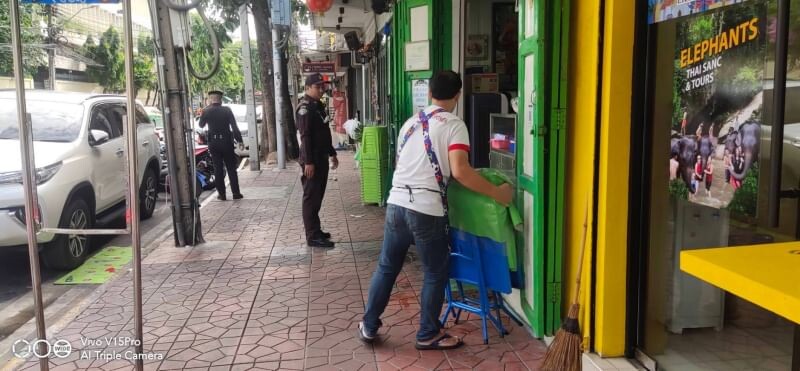 เขตพระนครปรับร้านอาหารตั้งโต๊ะเก้าอี้บนทางเท้าถนนพระอาทิตย์